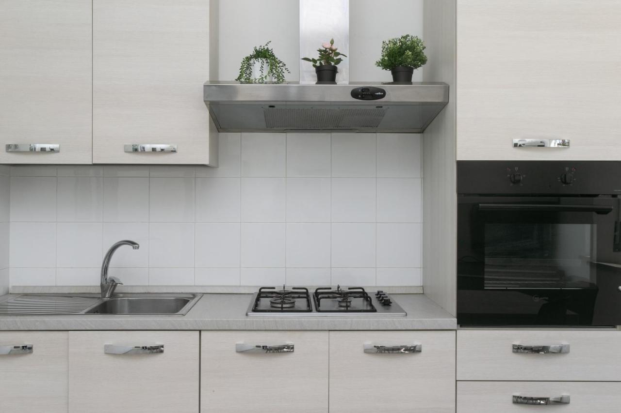 Apartamento N50 - Numana, trilocale in centro con portico e posto auto Exterior foto