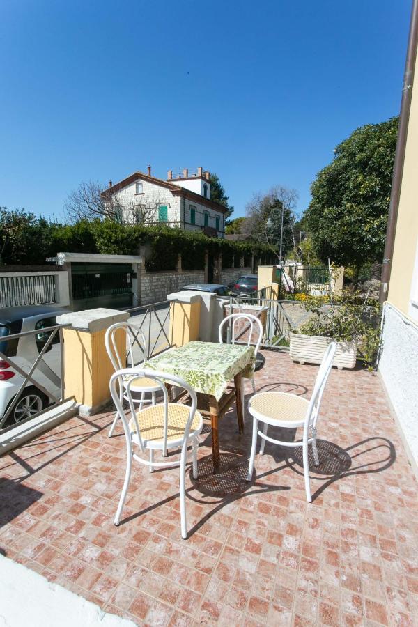 Apartamento N50 - Numana, trilocale in centro con portico e posto auto Exterior foto