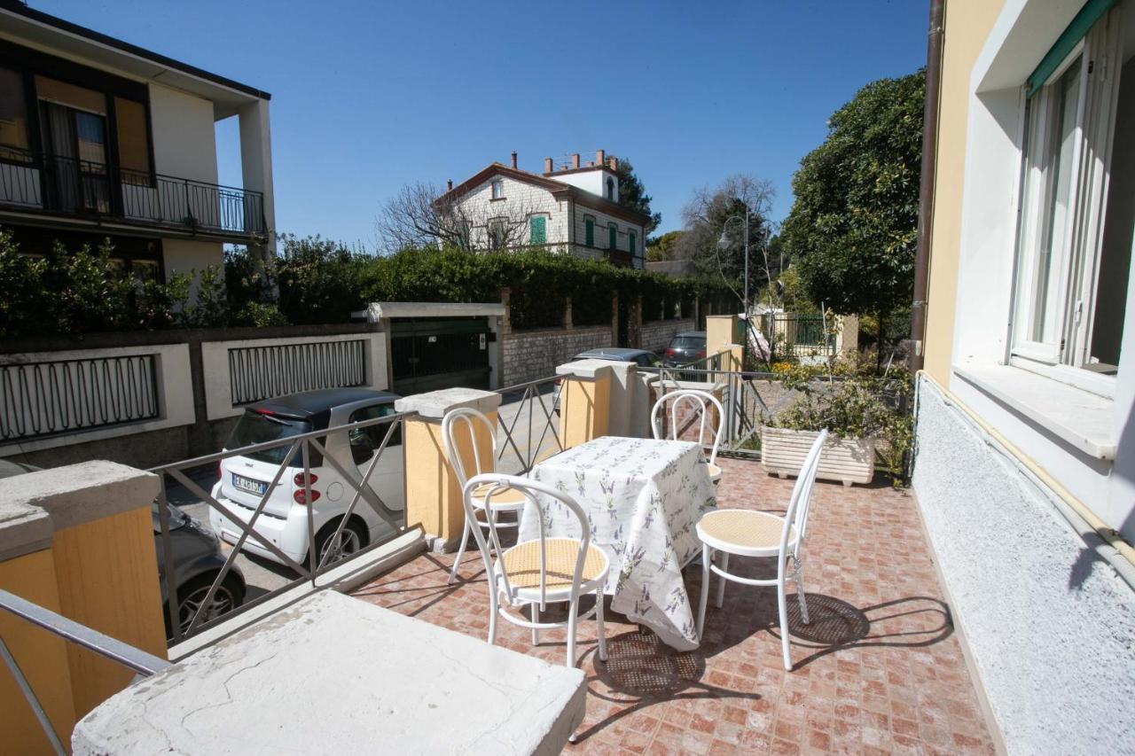 Apartamento N50 - Numana, trilocale in centro con portico e posto auto Exterior foto