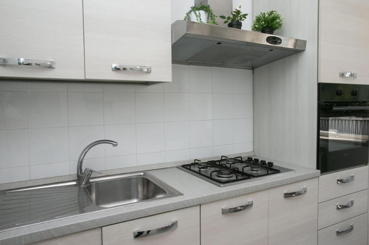 Apartamento N50 - Numana, trilocale in centro con portico e posto auto Exterior foto