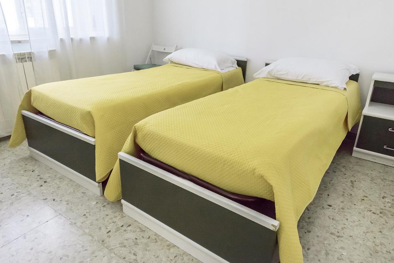 Apartamento N50 - Numana, trilocale in centro con portico e posto auto Exterior foto