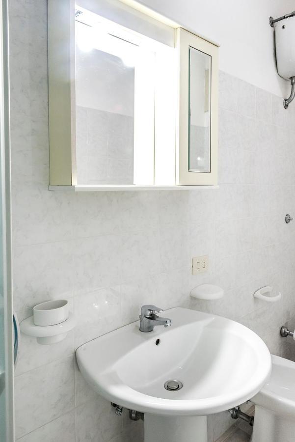 Apartamento N50 - Numana, trilocale in centro con portico e posto auto Exterior foto